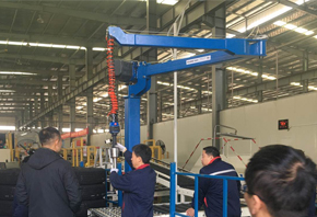 折臂式旋臂起重機(jī)在汽車輪胎制造中的應(yīng)用